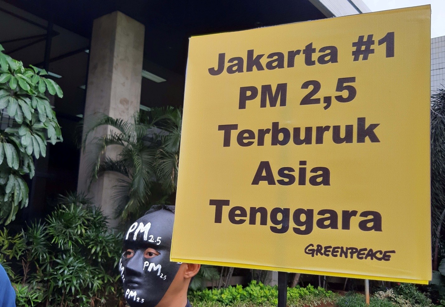 demonstrasi buruknya kualitas udara di jakarta