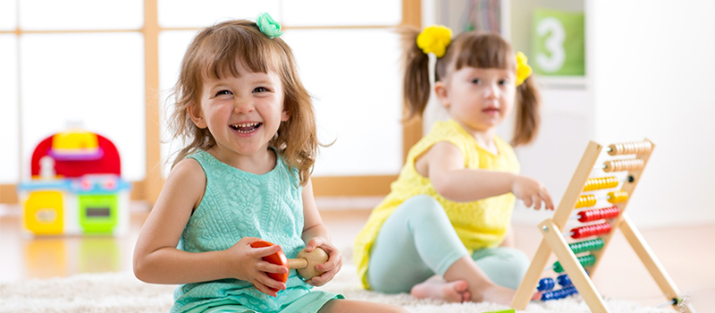 anak kecil yang sedang bermain ketika kualitas udara baik